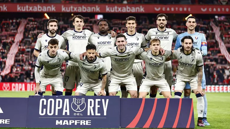 El once titular de los rojillos ante el Athletic en el estadio de San Mamés. CA Osasuna.