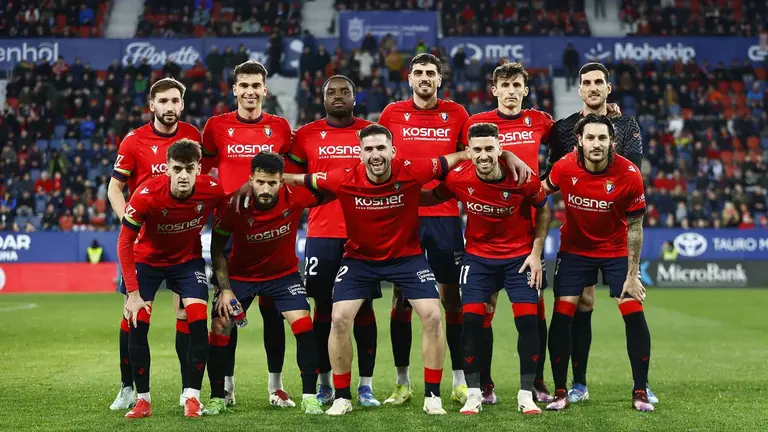 Equipo titular de los rojillos ante la Real Sociedad en El Sadar. CA Osasuna.