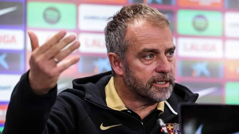 El entrenador del FC Barcelona, Hansi Flick, en una rueda de prensa en Barcelona. Javier Borrego / AFP7 / Europa Press.