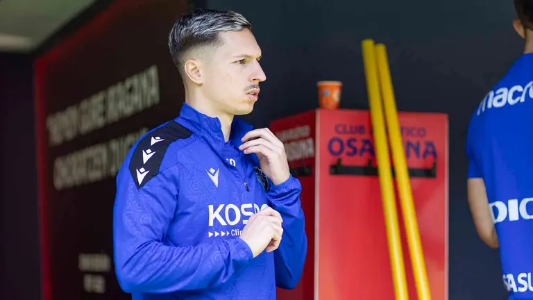 El delantero internacional Bryan Zaragoza en el estadio de El Sadar. CA Osasuna.