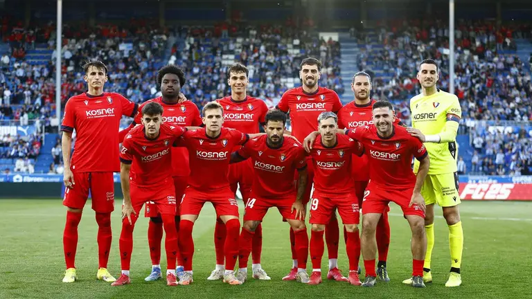 Equipo titular de los rojillos ante el Alavés en el estadio de Mendizorroza. CA Osasuna.