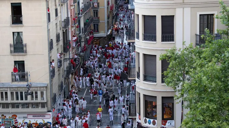 Momentos previos al segundo encierro de San Fermín el día 8 de julio de 2025 con toros de Cebada Gago. MAITE H. MATEO