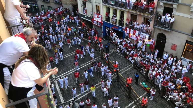 Momentos previos al segundo encierro de San Fermín el día 8 de julio de 2025 con toros de Cebada Gago. ÍÑIGO ALZUGARAY