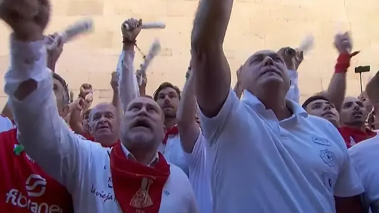 Momentos previos al cuarto encierro de San Fermín del 10 de julio de 2025 con toros de Victoriano del Río. RTVE