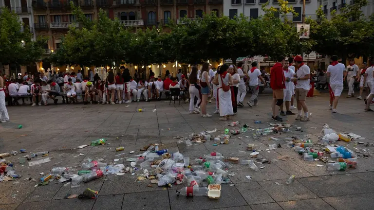 Momentos previos al sexto encierro de San Fermín del 12 de julio de 2025 con toros de José Escolar. MAITE H.. MATEO