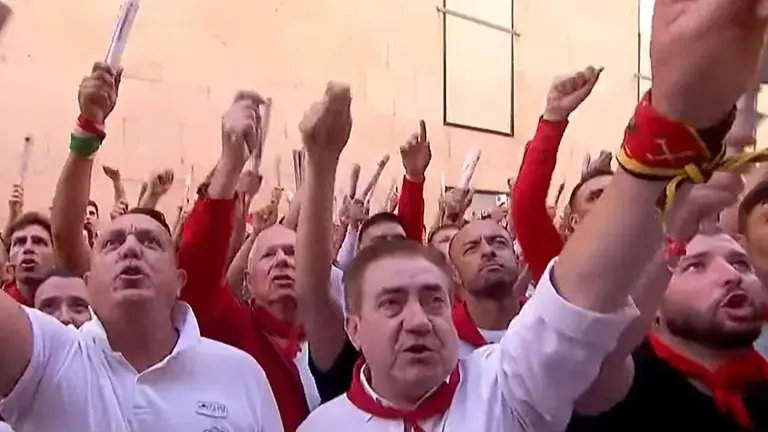 Momentos previos al sexto encierro de San Fermín del 12 de julio de 2025 con toros de José Escolar. RTVE