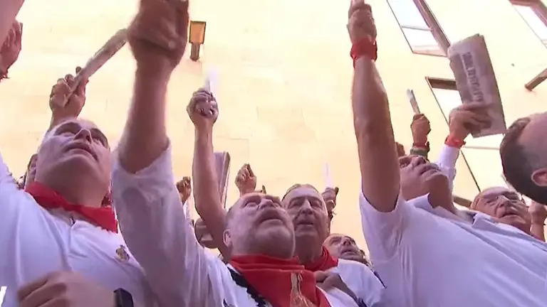 Momentos previos al séptimo encierro de San Fermín del 13 de julio de 2025 con toros de La Palmosilla. RTVE