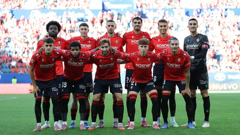 El equipo titular de los rojillos ante el Rayo Vallecano en El Sadar. CA Osasuna.