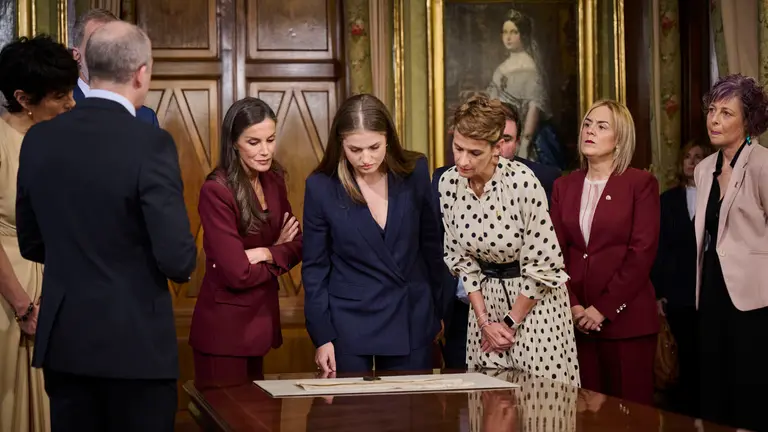 La Princesa Leonor, acompañada de los Reyes Felipe y Letizia, inicia en el Palacio de Navarra una visita a la Comunidad foral que se prolongará durante el viernes y el sábado. 
PABLO LASAOSA