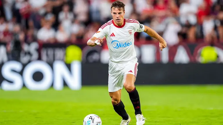 El navarro César Azpilicueta con la camiseta del Sevilla CF. Joaquin Corchero / AFP7 / Europa Press.
