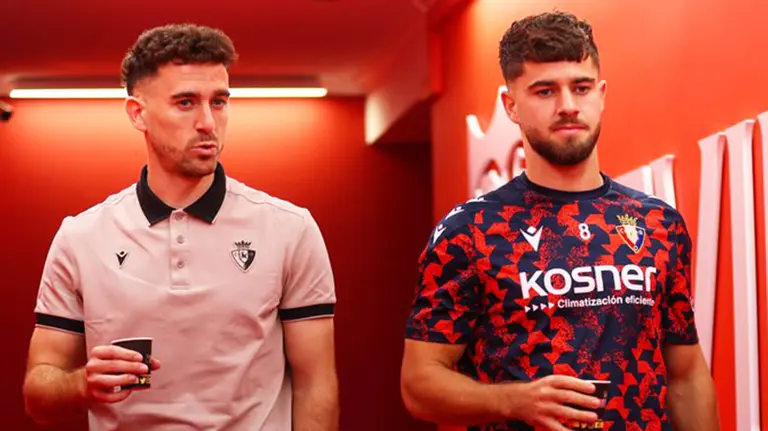 Kike Barja e Iker Muñoz son las dos novedades en el once titular. CA Osasuna.