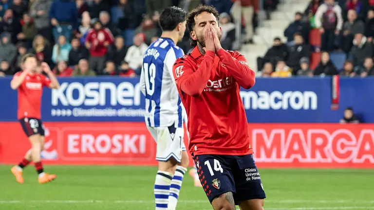 Rubén García durante el partido de liga entre CA Osasuna y Real Sociedad disputado en el estadio de El Sadar. IÑIGO ALZUGARAY
