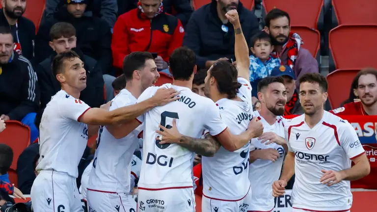 Osasuna se salva de la debacle in extremis en Mallorca y rescata un punto en el descuento. EFE