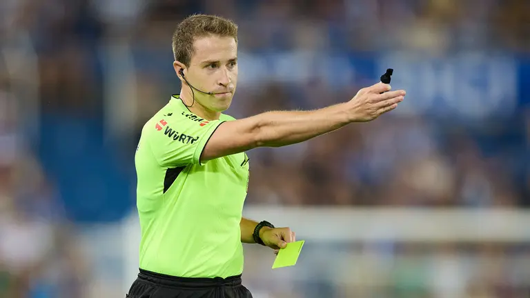 El árbitro de primera división Miguel Sesma Espinosa. Ricardo Larreina / AFP7 / Europa Press.