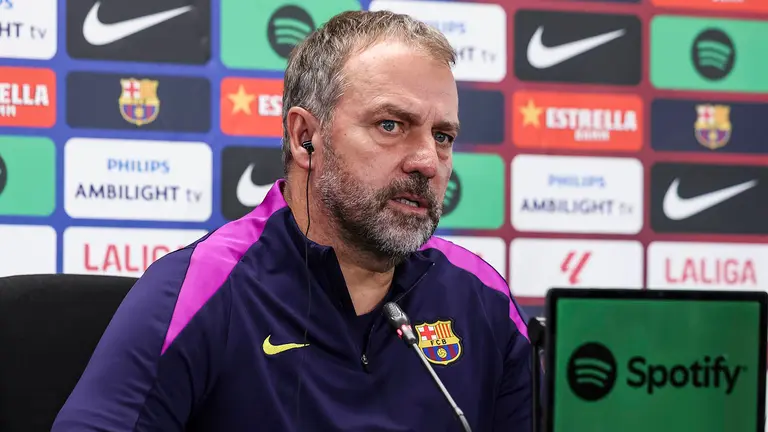 El entrenador del FC Barcelona, Hansi Flick, en una rueda de prensa. Javier Borrego / AFP7 / Europa Press.
