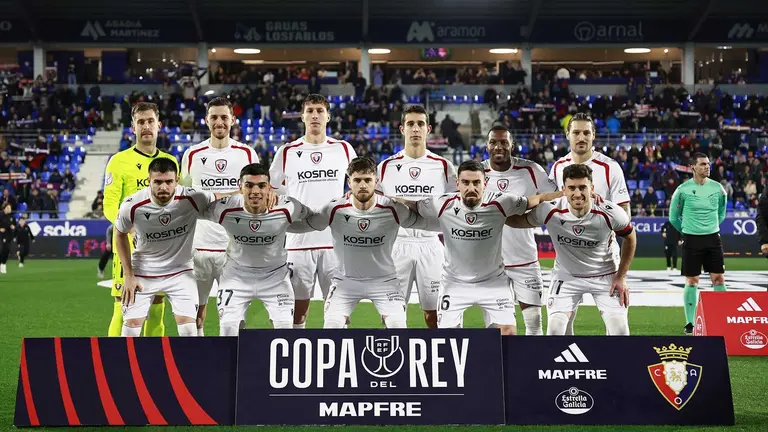 Equipo titular de los rojillos ante el Huesca en El Alcoraz. CA Osasuna.