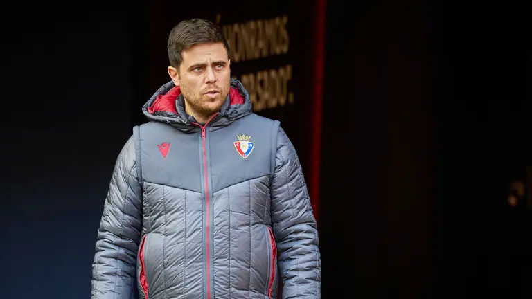 El entrenador de Osasuna, Alessio Lisci, en el estadio de El Sadar. CA Osasuna.