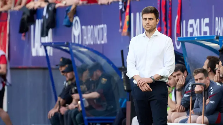 Alessio Lisci durante el partido entre CA Osasuna y Sevilla FC disputado en el estadio de El Sadar en Pamplona. IÑIGO ALZUGARAY