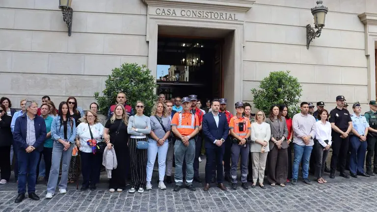 Minuto de silencio en Tudela por los policías forales fallecidos. AYUNTAMIENTO DE TUDELA
