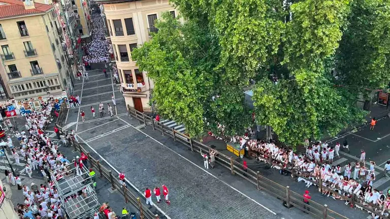 Primer encierro de San Fermín 2026 desde el tramo de Telefónica.