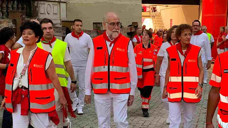 La consejera de Interior, Inma Jurío, el consejero de Salud, Fernando Domínguez y la presidenta María Chivite en el recorrido del encierro. PATXI CERVANTES