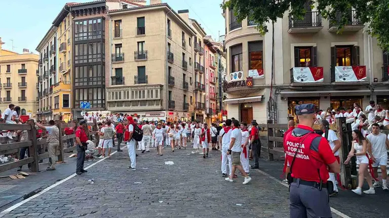 La zona de Telefónica, minutos antes del tercer encierro de San Fermín 2026. LASAOSA