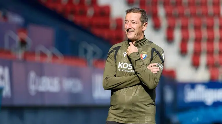 Luis Miguel Ramis en un entrenamiento en el estadio de El Sadar. CA Osasuna.