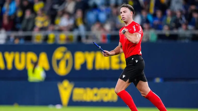 Luis Bestard es un árbitro de la primera división española. Foto Europa Press.