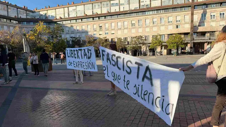 Seguidores de Vito Quiles en la Plaza Yamaguchi. NAVARRA.COM