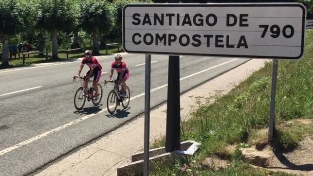 Los dos ciclistas recorrerán los 800 kilómetros hasta Santiago.