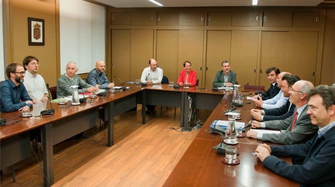 Reunión del Gobierno de Navarra con representantes de CEPES.