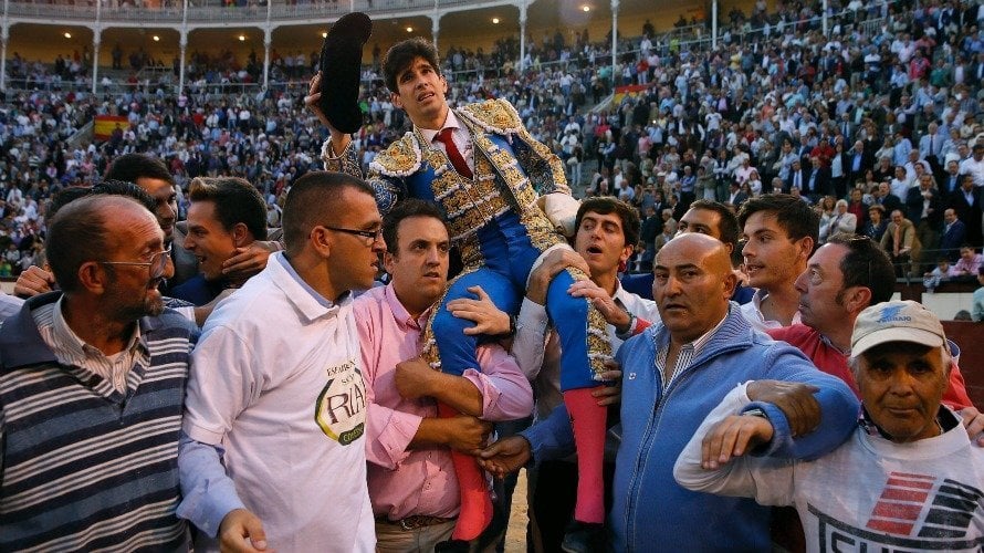 López Simón sale a hombros tras una tarde épica.