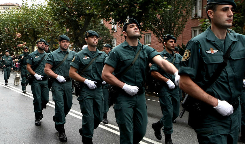 Desfile de la Guarda Civil en Pamplona.