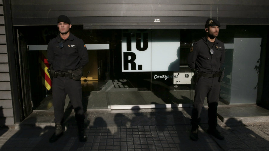 Agentes de la Guardia Civil han detenido hoy al tesorero de CDC, Andreu Viloca. EFE