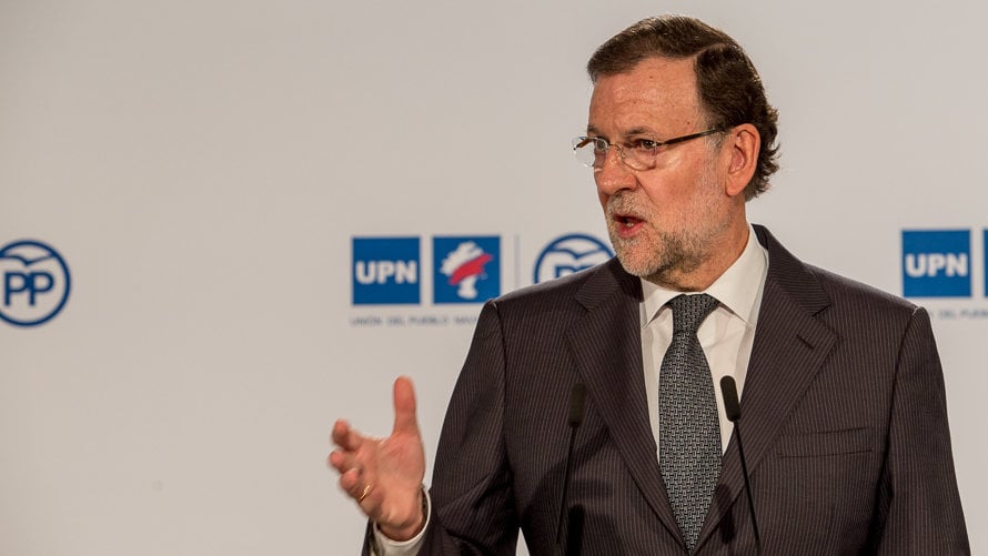 Mariano Rajoy y José Javier Esparza firman el pacto UPN-PP para las próximas elecciones generales. IÑIGO ALZUGARAY. -42