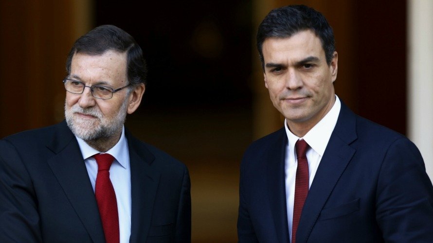 El presidente del Gobierno, Mariano Rajoy (i), y el líder del PSOE, Pedro Sánchez (d). EFE.
