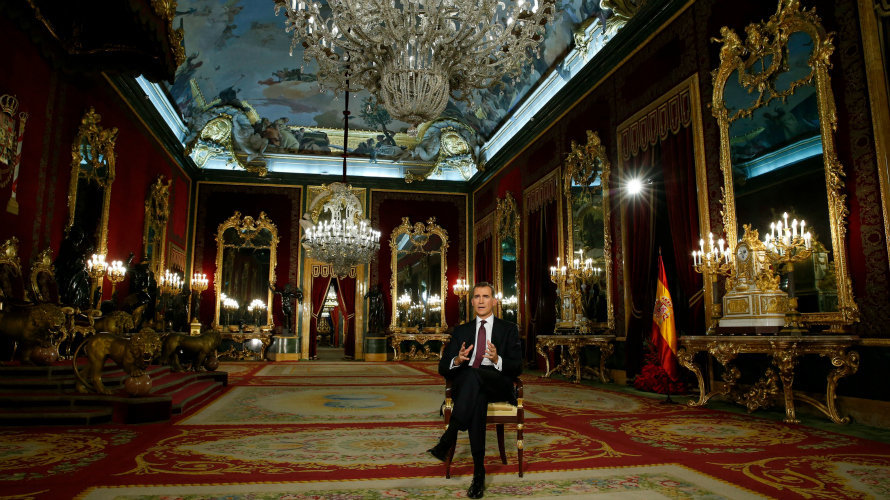 El Rey Felipe durante su intervención en el discurso de Navidad de 2015. EFE.