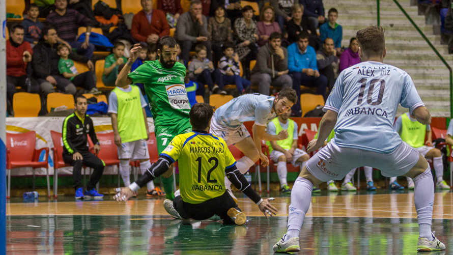 Partido entre Magna Gurpea y Santiago Futsal (4-4) disputado en el Pabellón Anaitasuna.(1). IÑIGO ALZUGARAY
