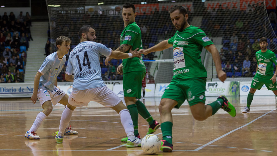 Partido entre Magna Gurpea y Santiago Futsal (4-4) disputado en el Pabellón Anaitasuna.(26). IÑIGO ALZUGARAY