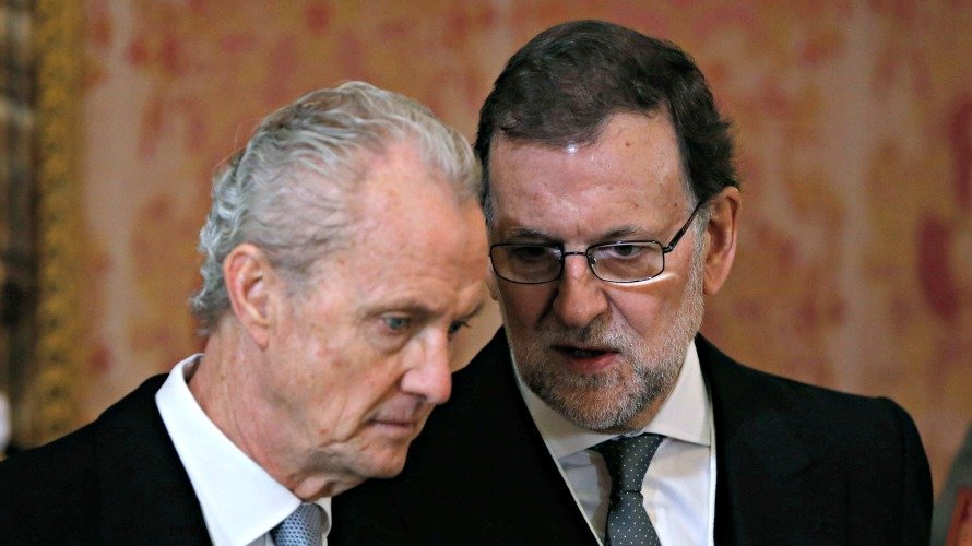 Pedro Morenés y Mariano Rajoy. EFE