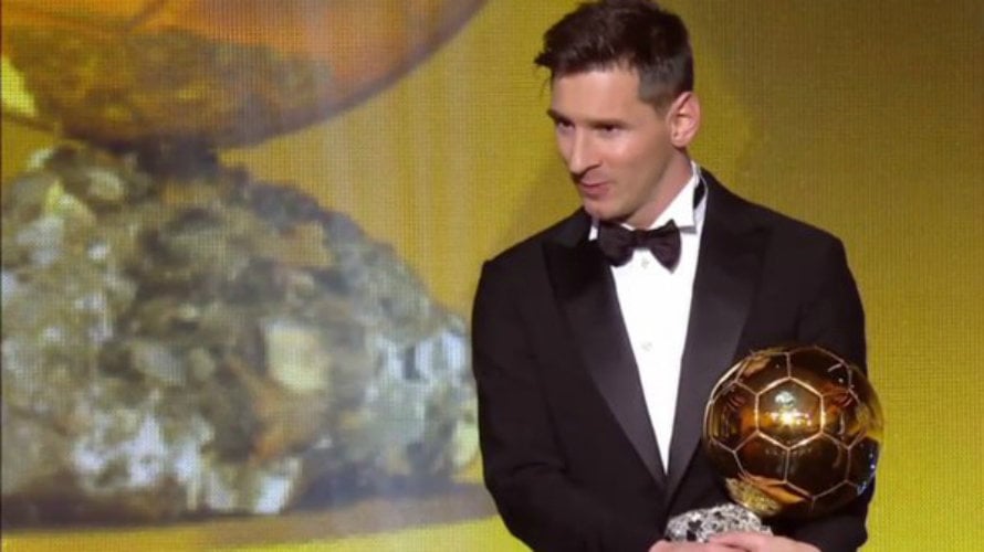 Leo Messi con el balón de oro 2015.