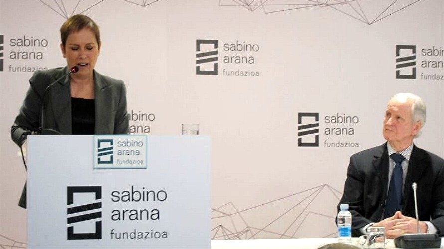 Uxue Barkos durante su intervención en la Tribuna de Debate de la Fundación Sabino Arana en Bilbao.