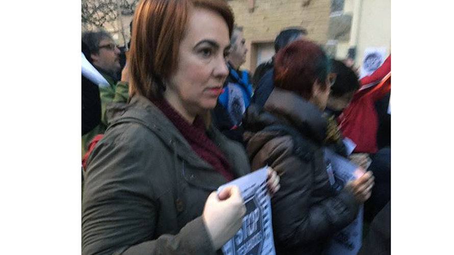 Ainhoa Aznárez, hoy durante el desahucio en la Chantrea