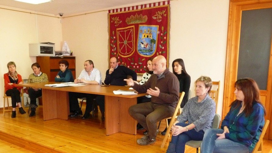 Javier Muruzábal, Damián Valencia, Javier Leoz, Silvia Jimeno y Iñaki Irisarri en la residencia Santa Zita de San Martín de Unx.