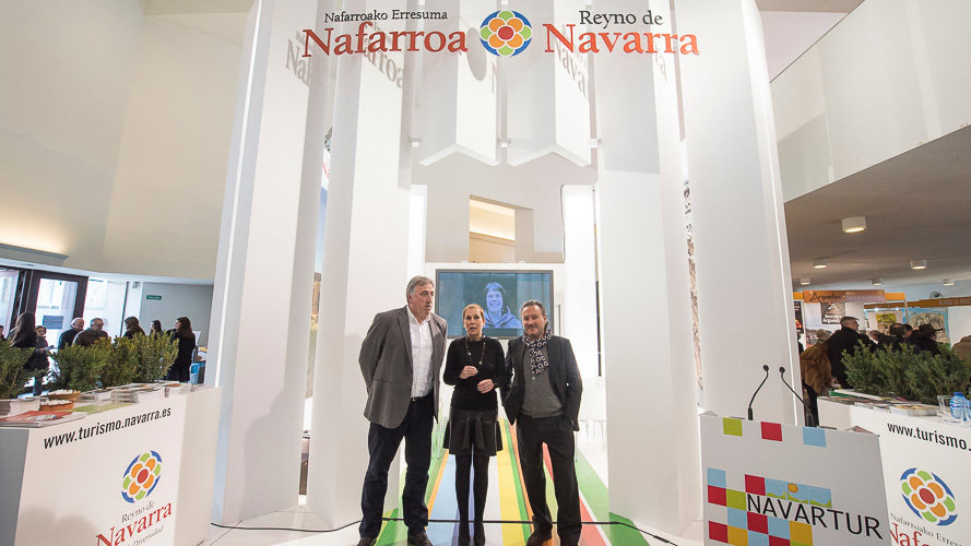 Joseba Asirón, Uxue Barkos y Luis Cortés en la presentación de Navartur 2016. PABLO LASAOSA 1