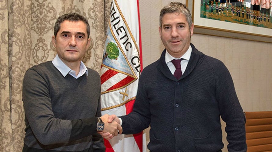 Valverde y Urrutia se dan la mano. Foto Athletic Club.