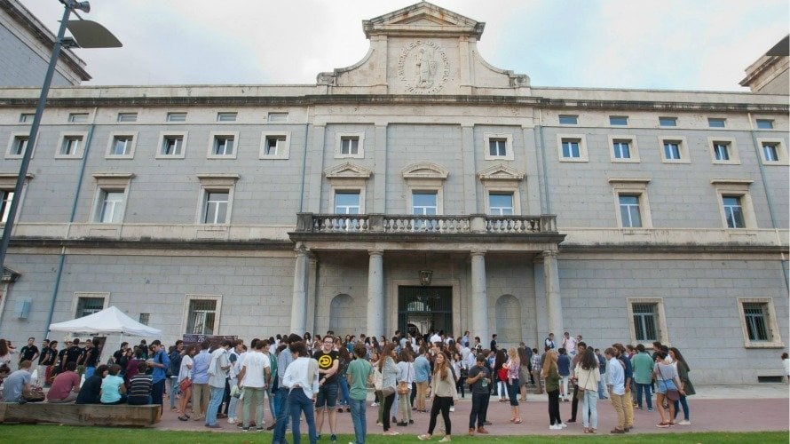 Edifcio Central de la Universidad de Navarra.