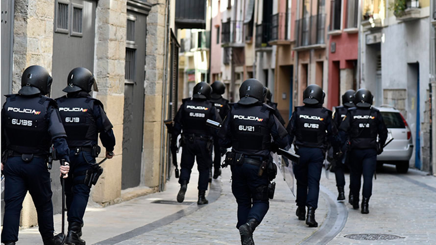 Graves incidentes en Pamplona tras una manifestación de la izquierda abertzale. Agentes de Policía Nacional han tenido que intervenir.  PABLO LASAOSA (10)