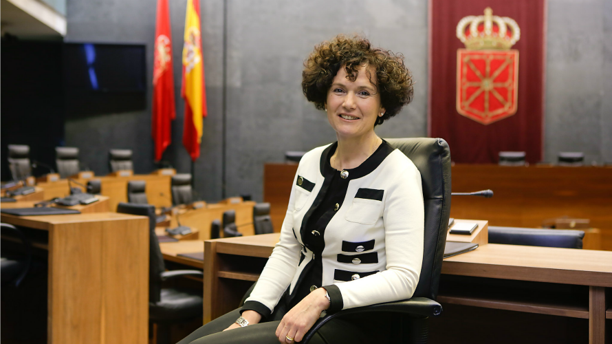 Asun Olaechea, la presidenta de la Cámara de Comptos, en el Parlamento de Navarra.
