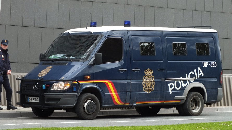 Furgón de la policía nacional en Pamplona. S (3)